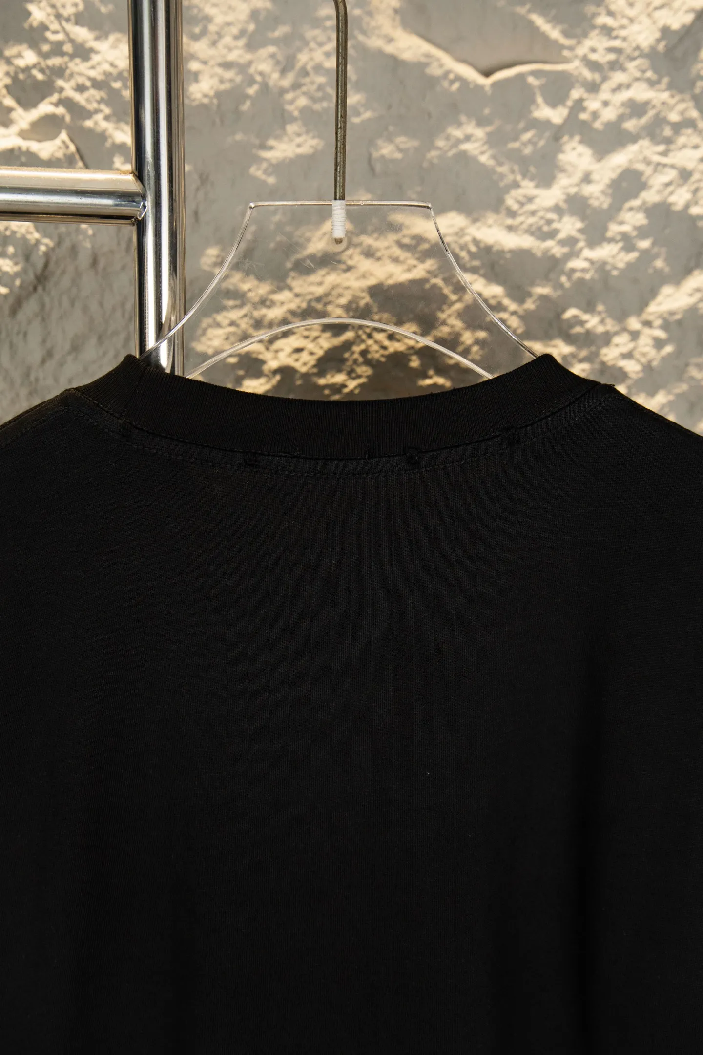 ：Y 100 LOEWE 26ss New Arrival Quality T Classic ， ， 。 ， Breathable， Retro 。 ， 、 ， 、 、 。Classic ， N ， ， 。 ：Black White Size：S—XL
